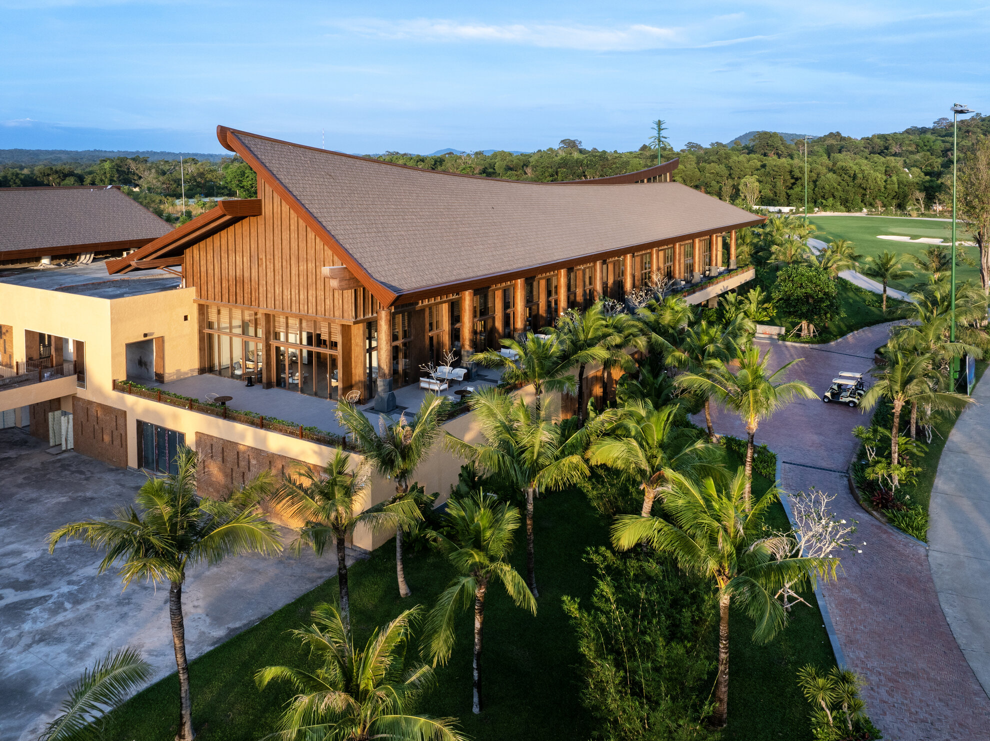 Eschuri Vung Bau Golf