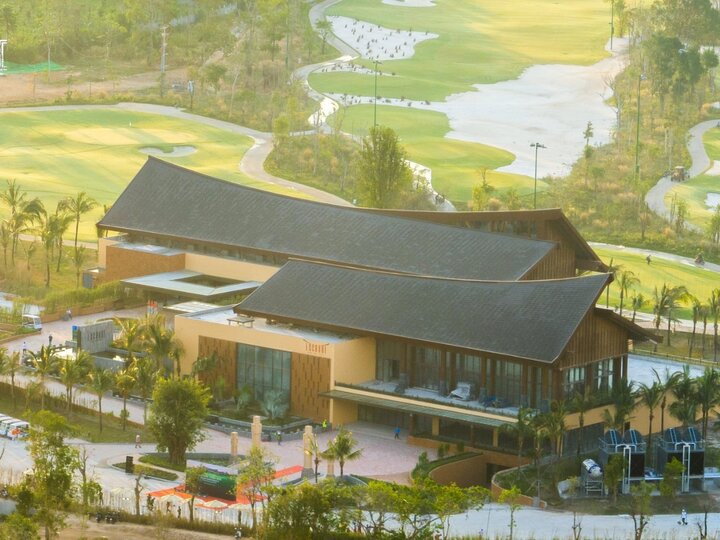 Eschuri Vung Bau Golf