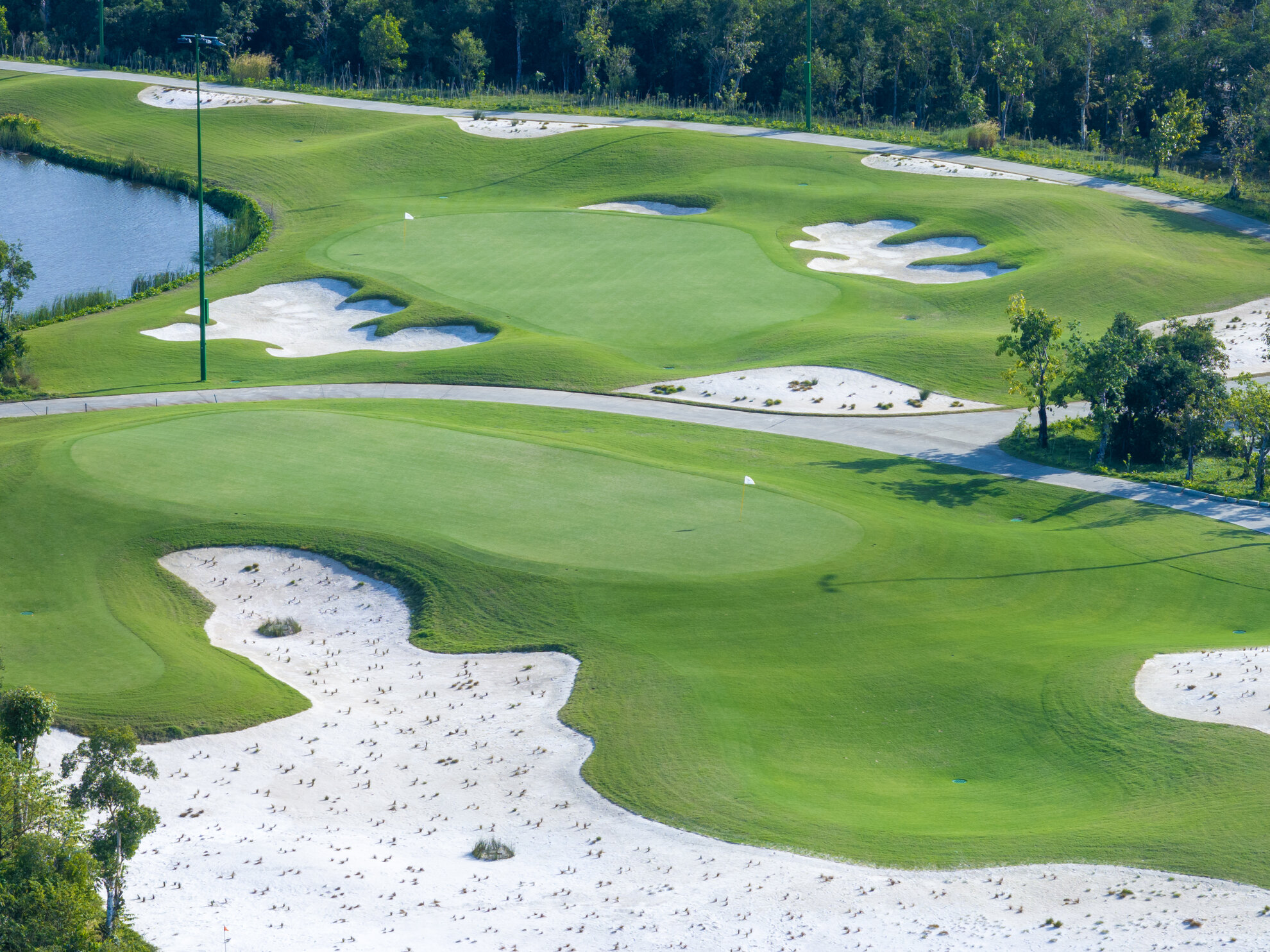 Sân golf link 18 lỗ tiêu chuẩn